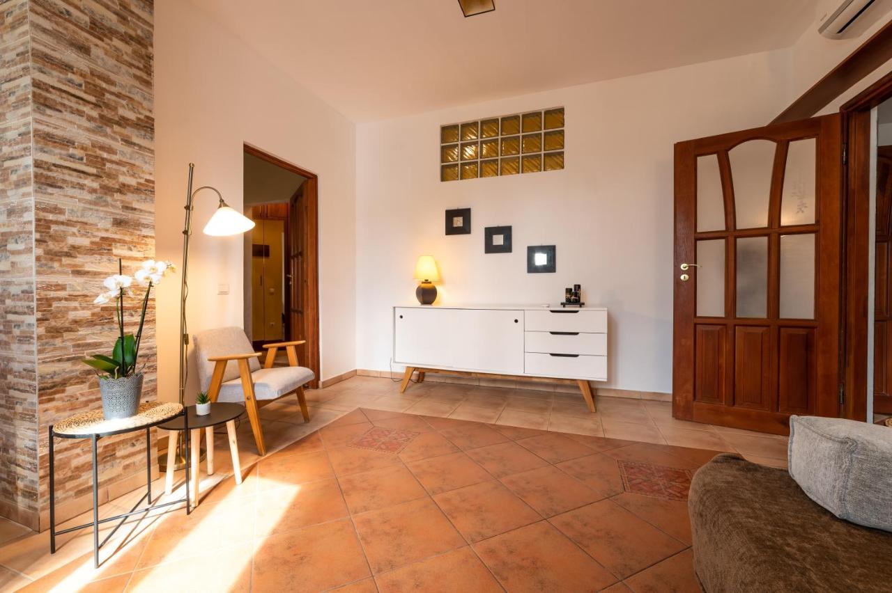 La Lampa Apartments Debrecen Eksteriør billede
