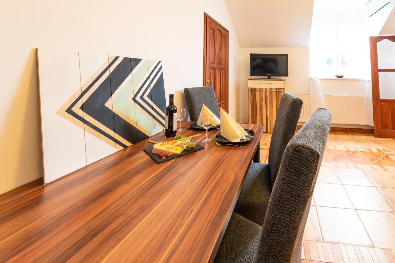 La Lampa Apartments Debrecen Eksteriør billede