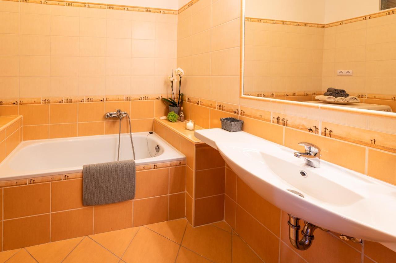 La Lampa Apartments Debrecen Eksteriør billede